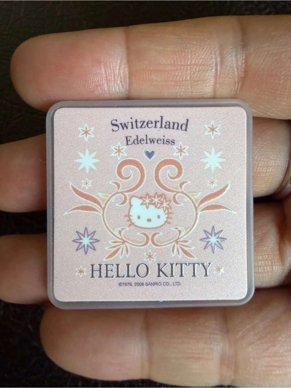 Cute hallo kitty pink plastic pin brooch